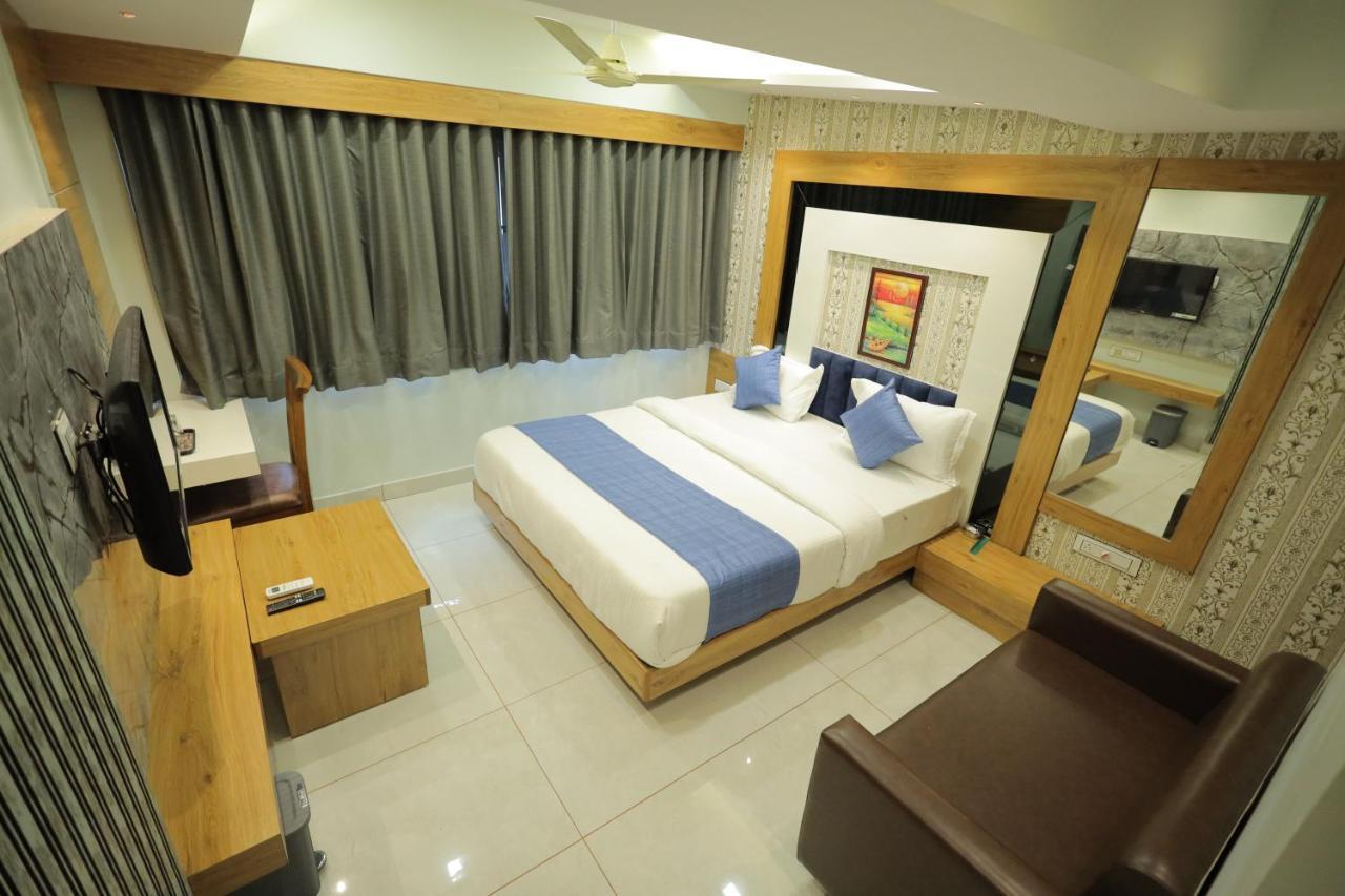 Hotel Rk Fortune Ahmedabad Eksteriør billede