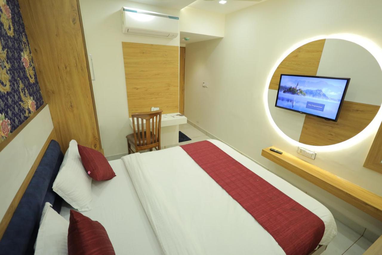 Hotel Rk Fortune Ahmedabad Eksteriør billede