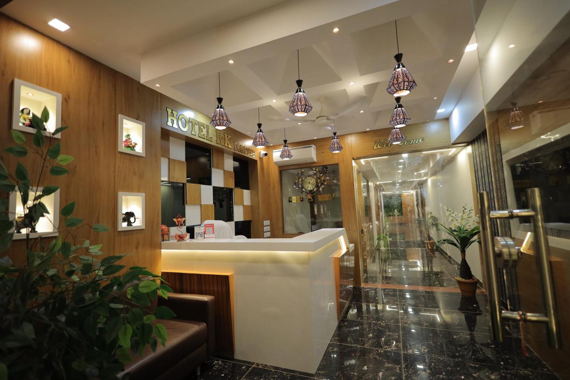 Hotel Rk Fortune Ahmedabad Eksteriør billede